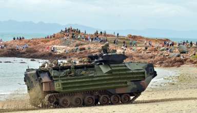 Locals watch U.S. Marines_Kings Beach.jpg - 97.05 KB